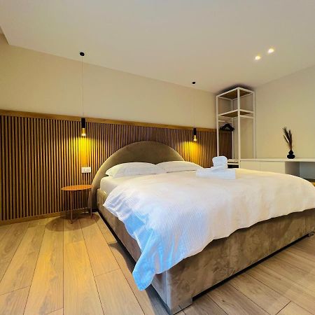 Tirana Center Hideaway Apartment Bagian luar foto