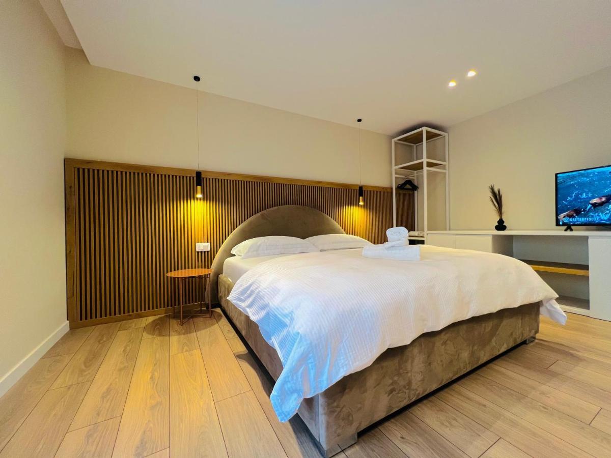 Tirana Center Hideaway Apartment Bagian luar foto