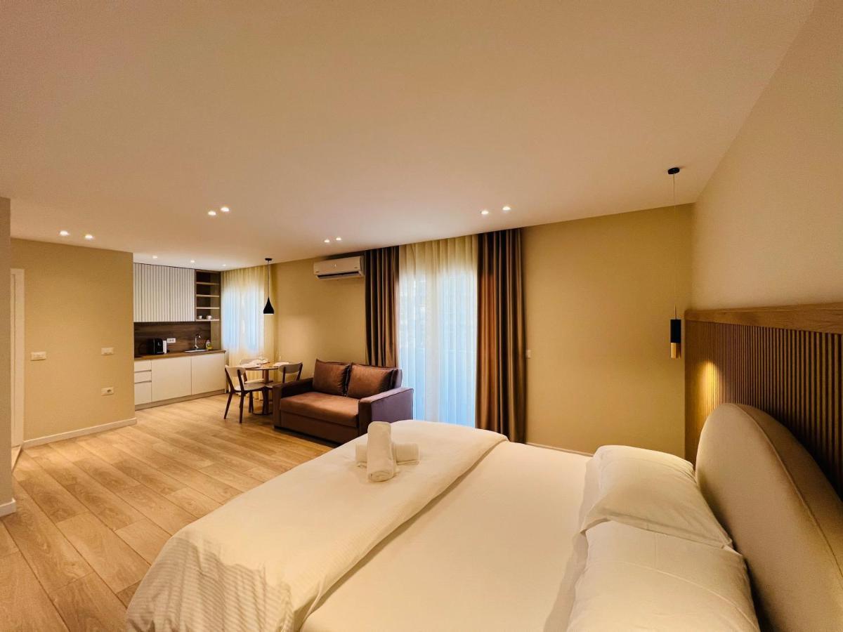 Tirana Center Hideaway Apartment Bagian luar foto
