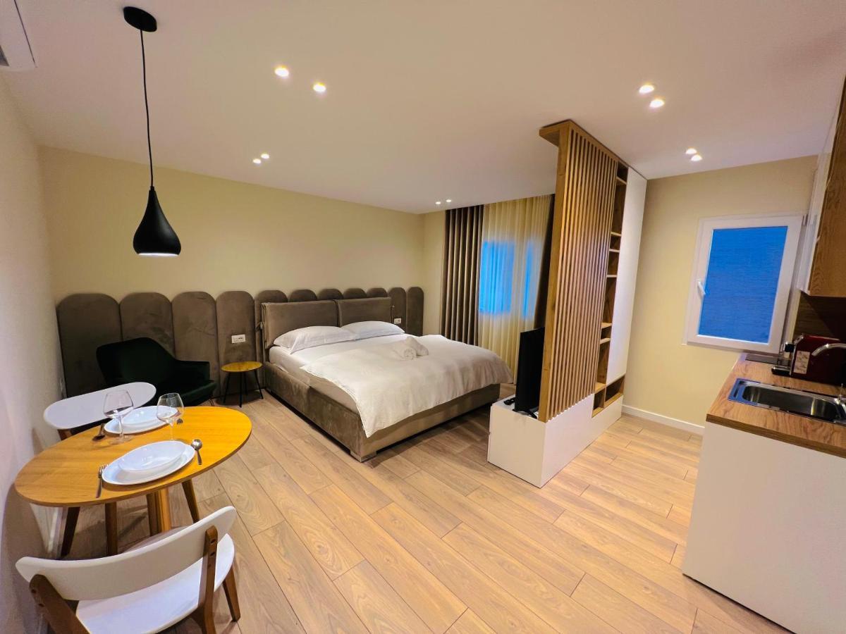 Tirana Center Hideaway Apartment Bagian luar foto