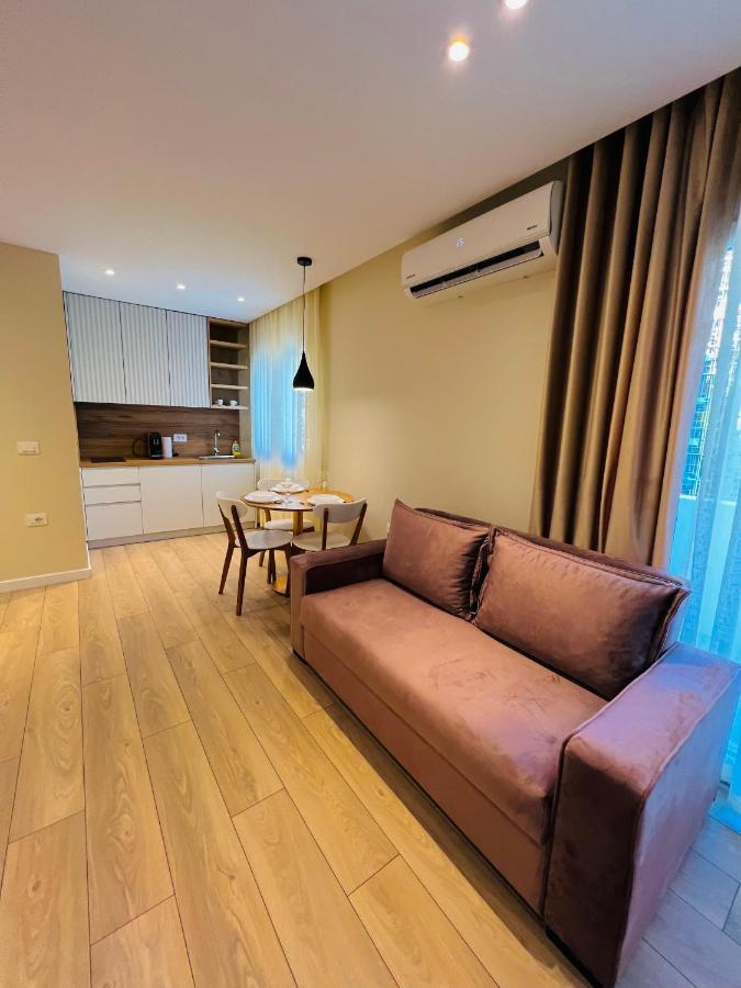 Tirana Center Hideaway Apartment Bagian luar foto