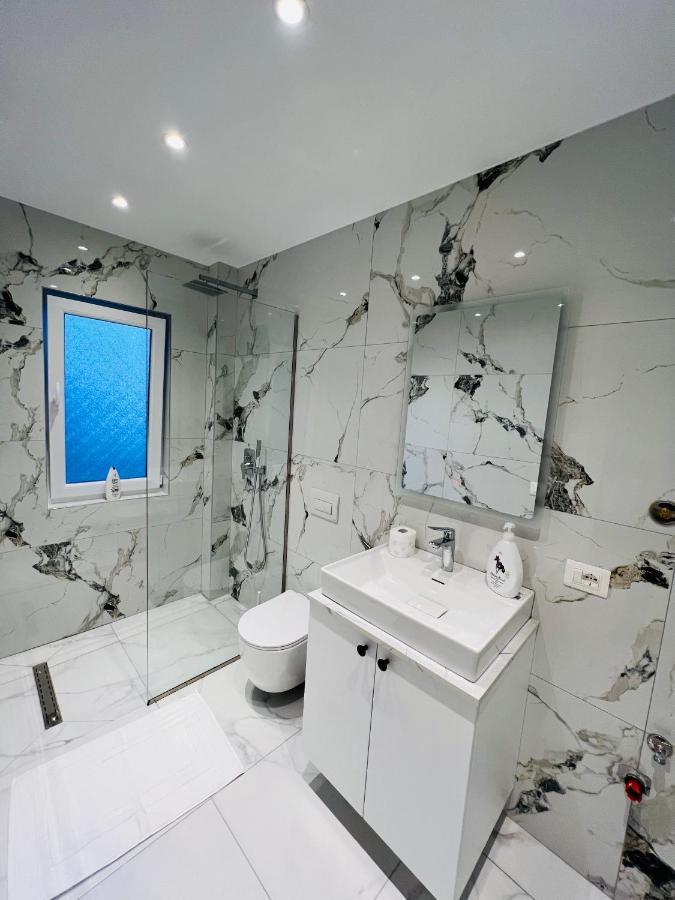 Tirana Center Hideaway Apartment Bagian luar foto