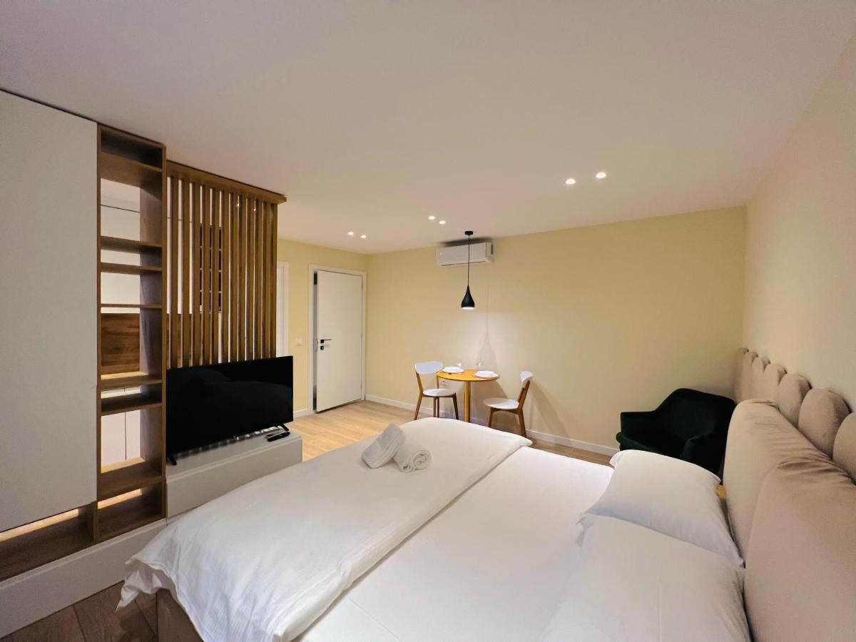 Tirana Center Hideaway Apartment Bagian luar foto
