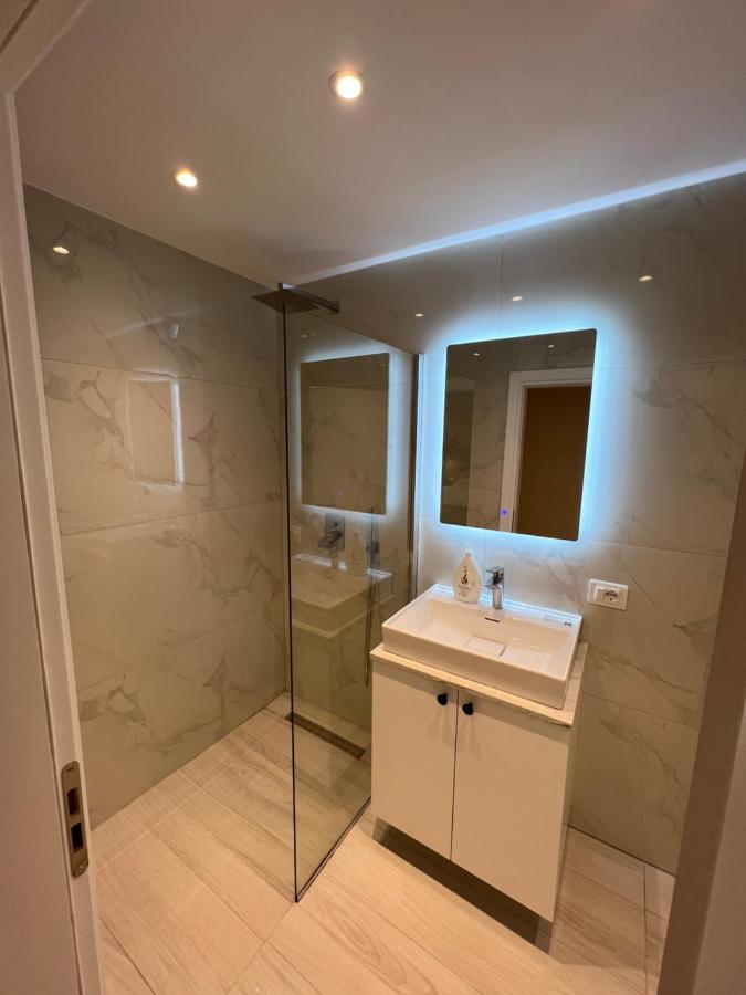 Tirana Center Hideaway Apartment Bagian luar foto