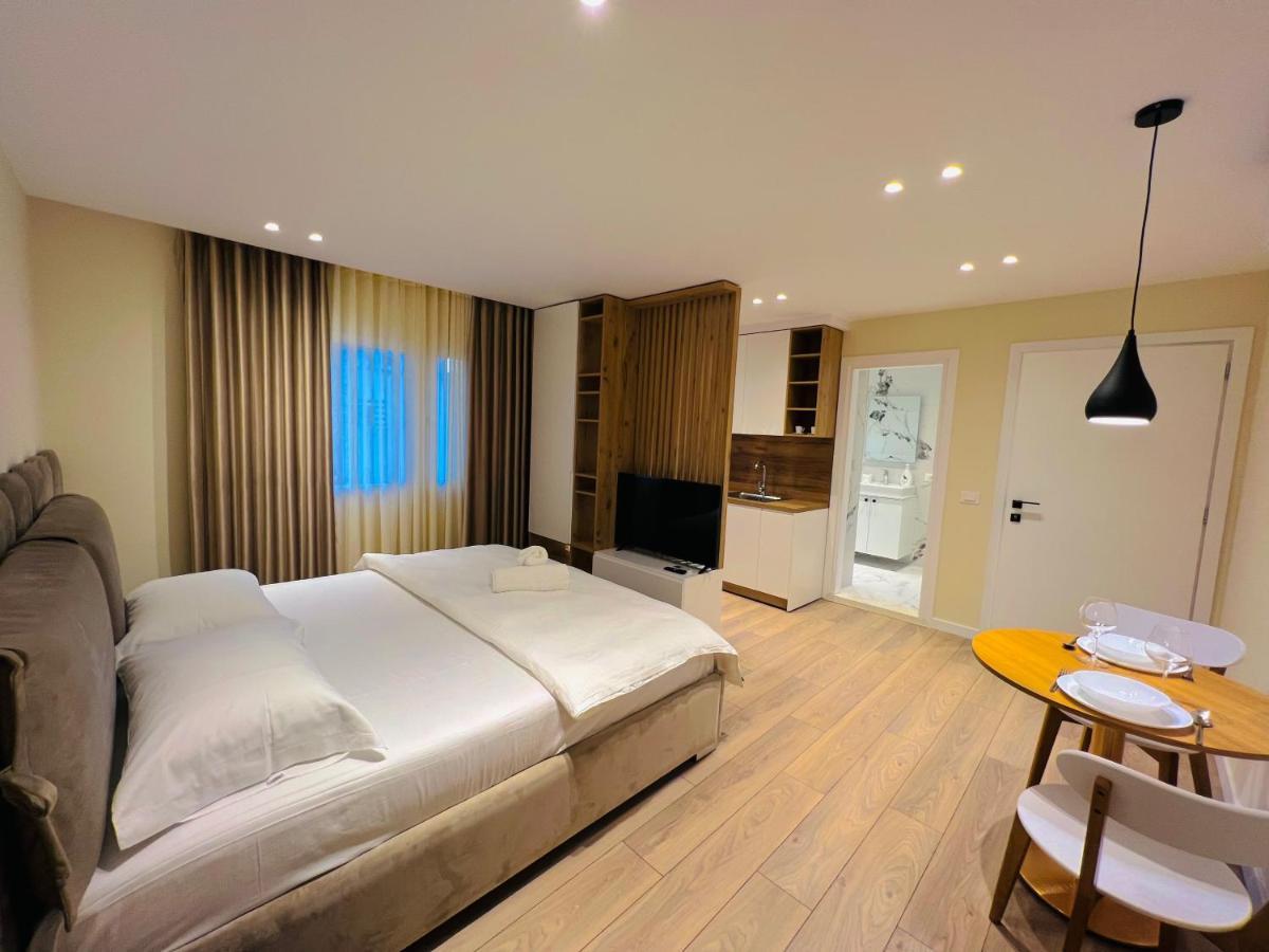 Tirana Center Hideaway Apartment Bagian luar foto