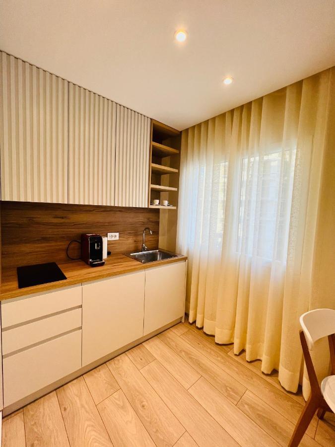 Tirana Center Hideaway Apartment Bagian luar foto