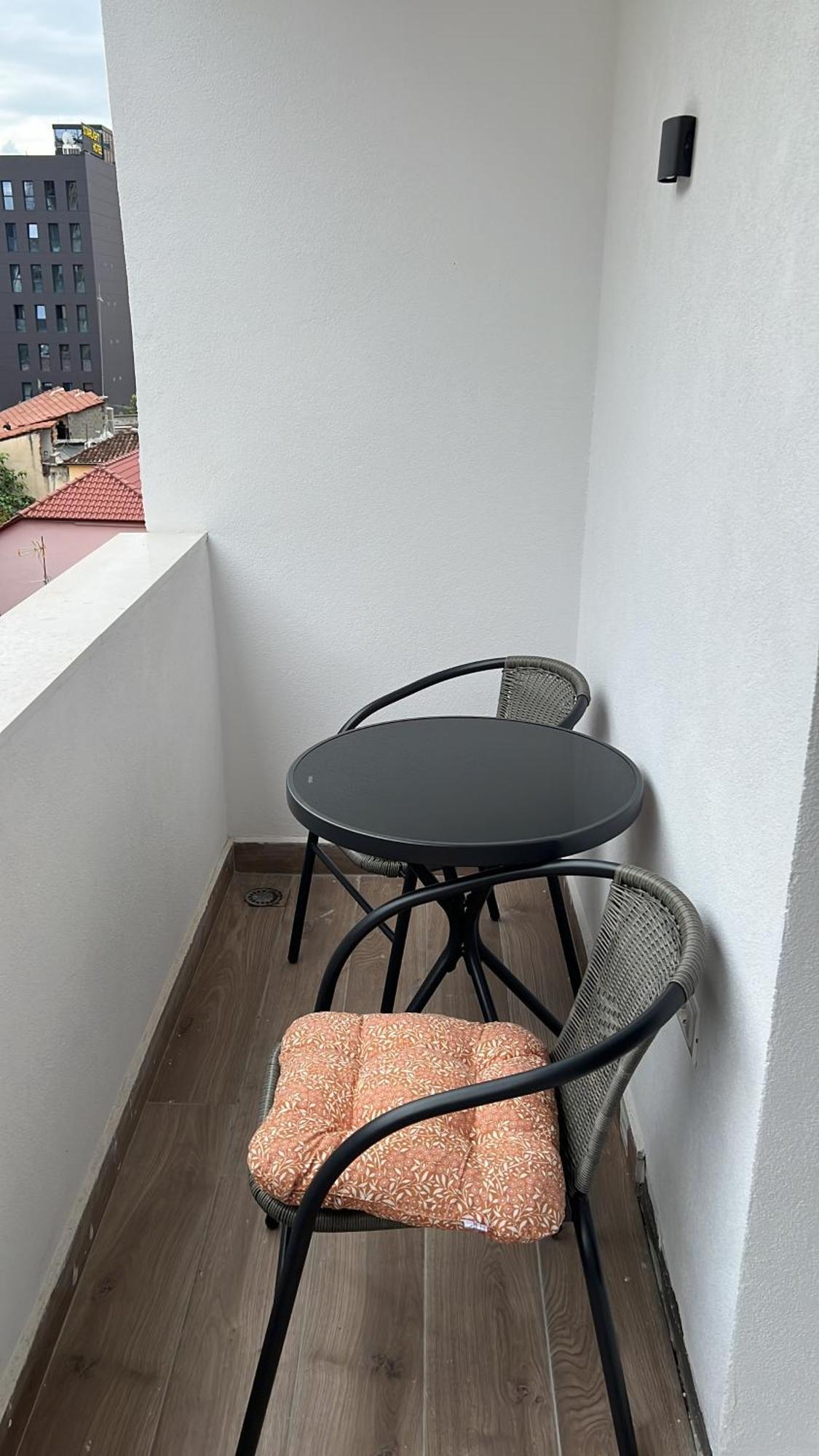 Tirana Center Hideaway Apartment Bagian luar foto